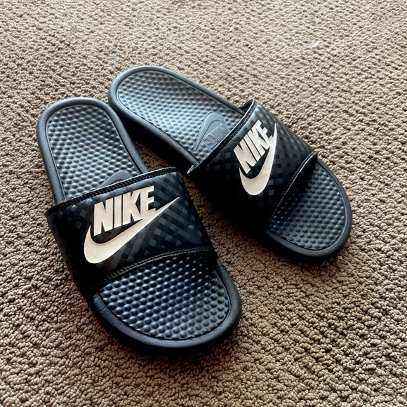 Nike Benassi Slides - Picture 1 of 3